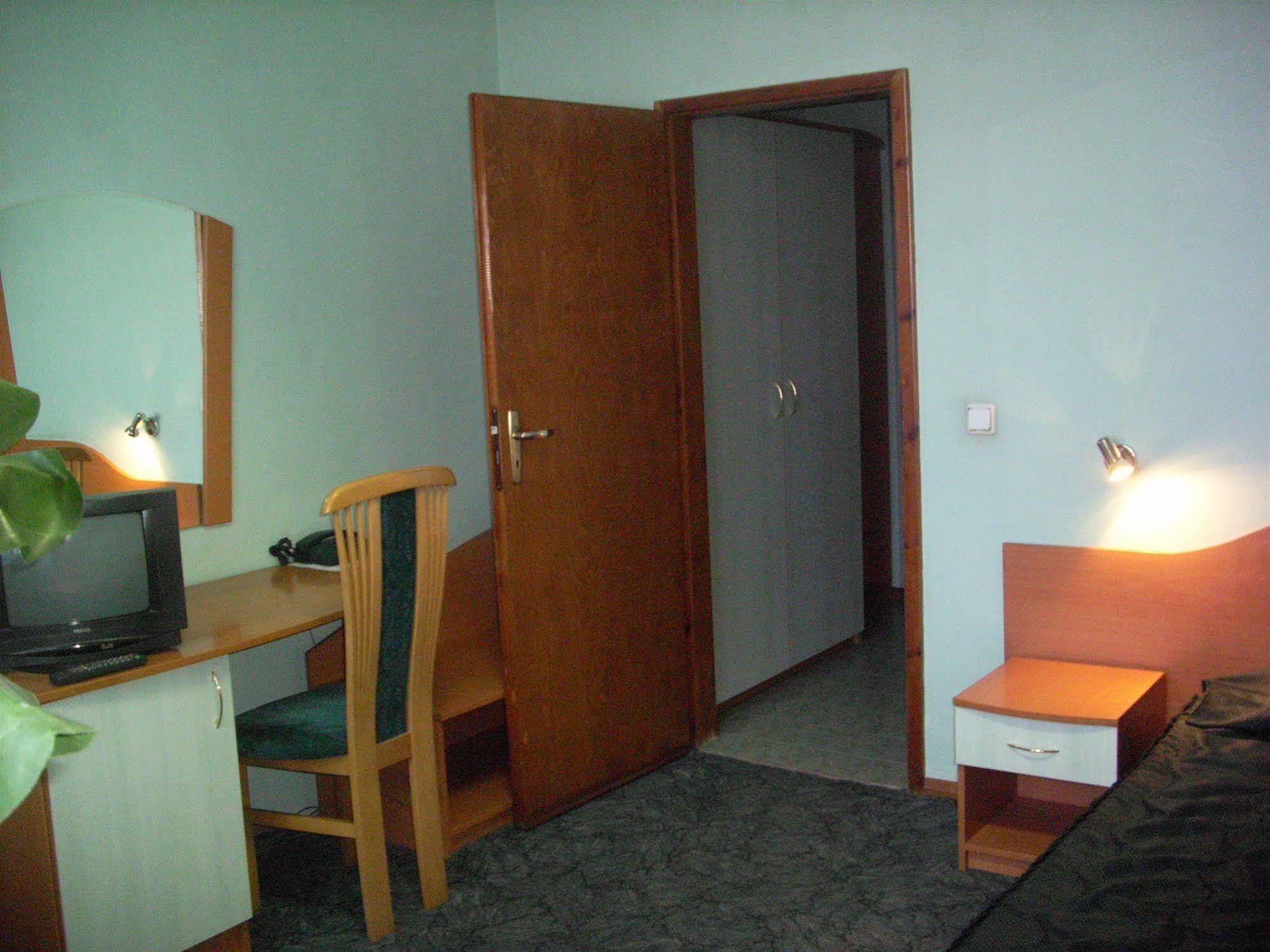 Elbrus Hotel Pazardzhik Eksteriør bilde