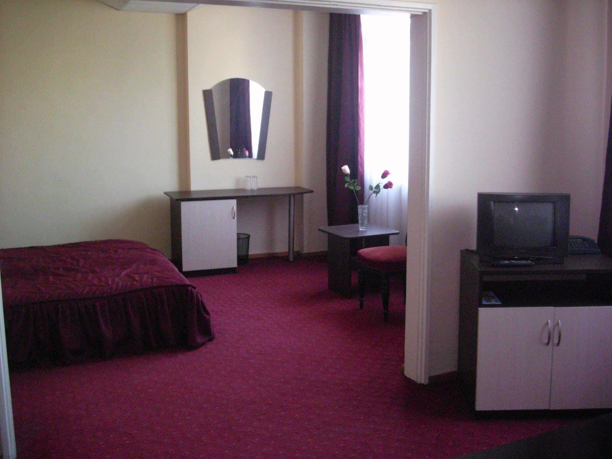 Elbrus Hotel Pazardzhik Eksteriør bilde